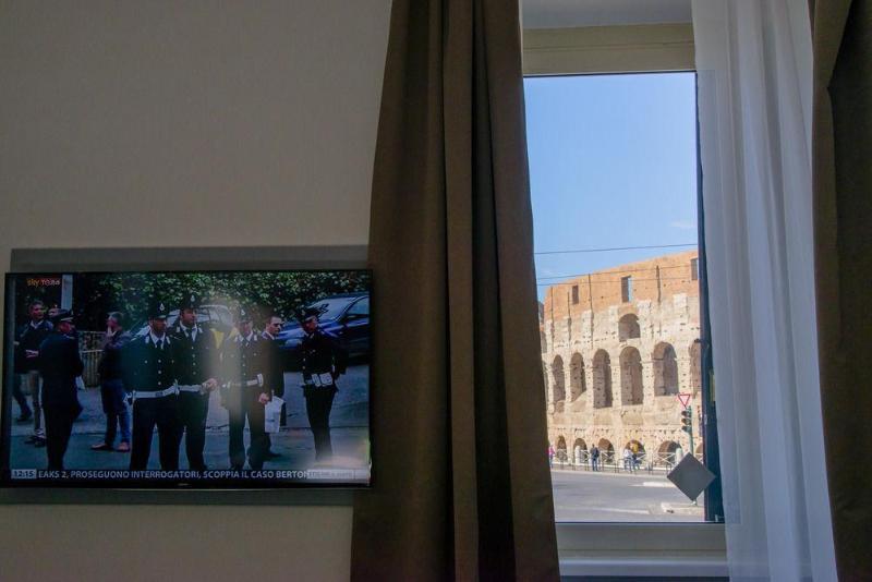 Ht N°9 Colosseo Rzym Zewnętrze zdjęcie